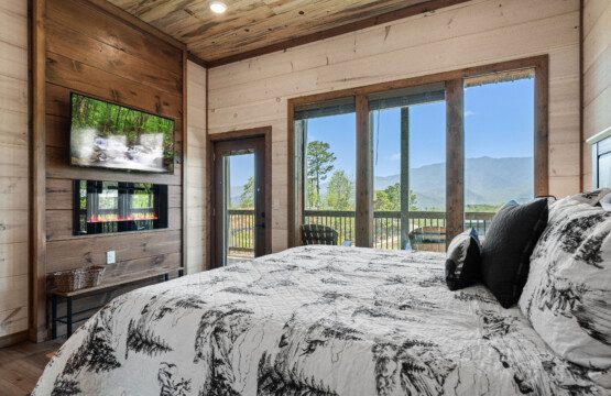 rooftop retreat gatlinburg bedroom fireplace access