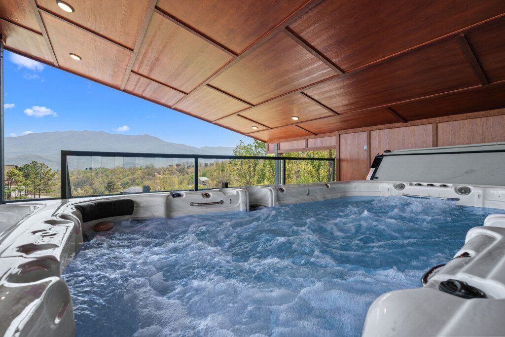 rooftop retreat gatlinburg bubbling spa
