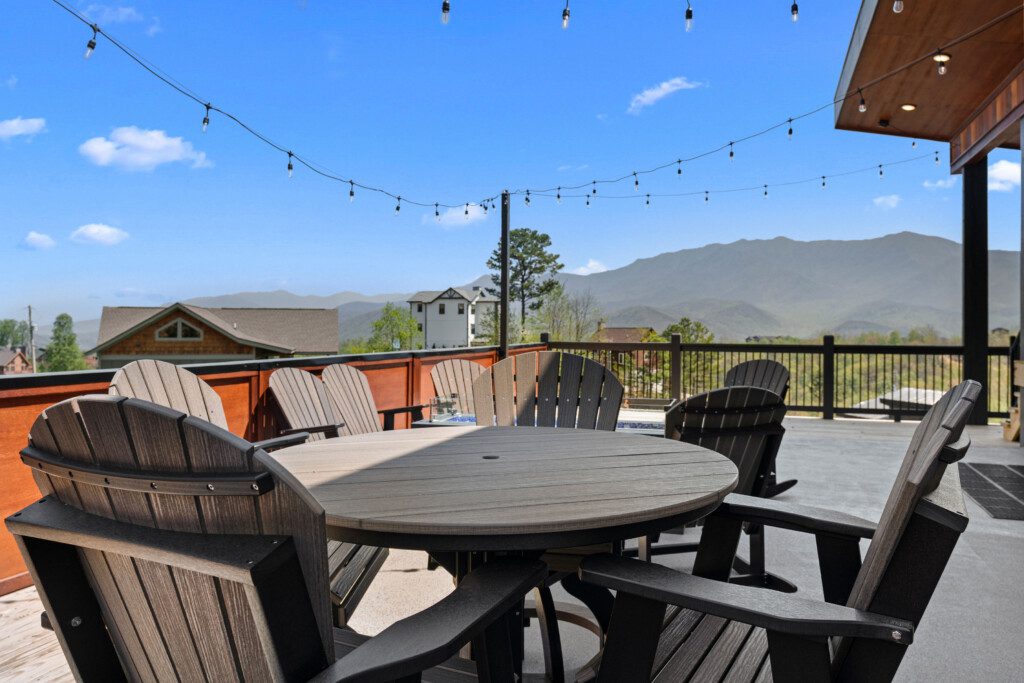 rooftop retreat gatlinburg deck table