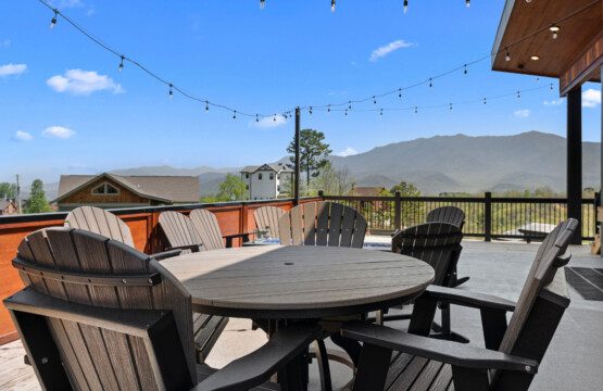rooftop retreat gatlinburg deck table