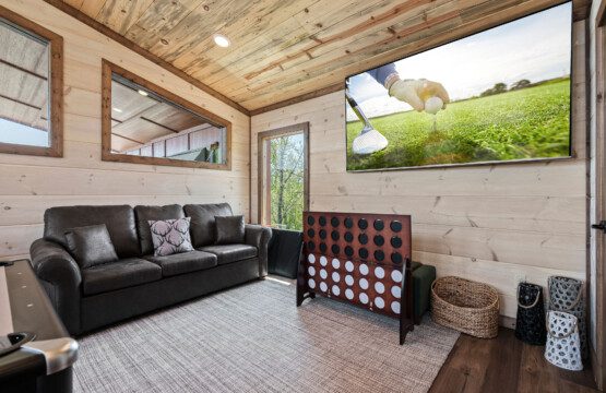 rooftop retreat gatlinburg game room lounge