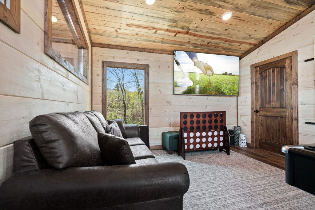 rooftop retreat gatlinburg game room tv connect four