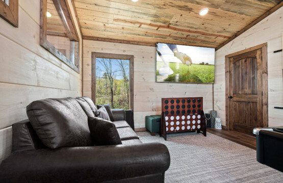 rooftop retreat gatlinburg game room tv connect four
