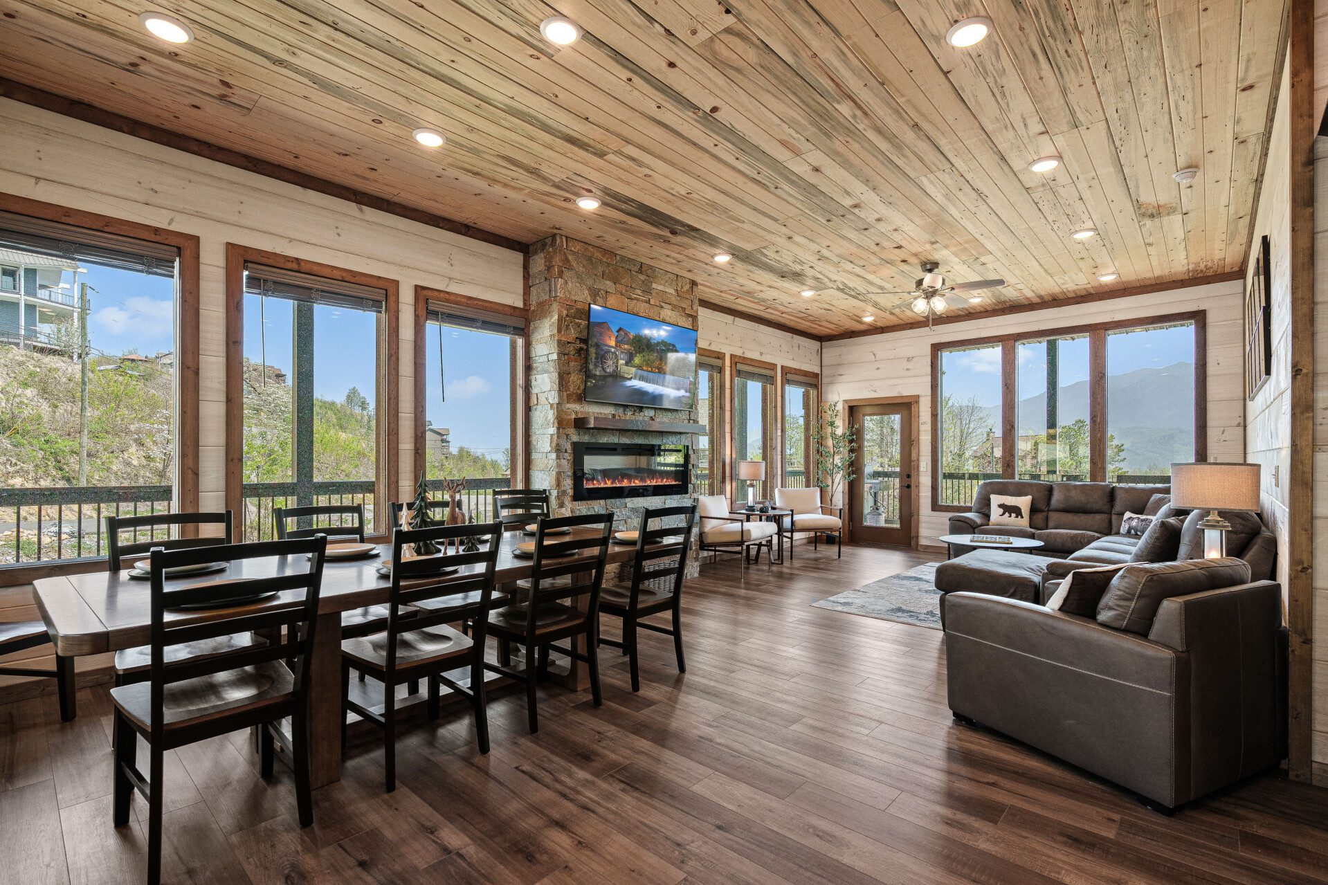 rooftop retreat gatlinburg living dining
