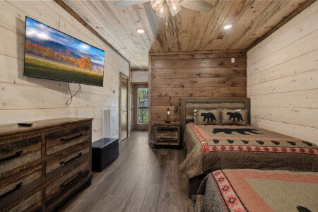 rooftop retreat gatlinburg lower bedroom overview