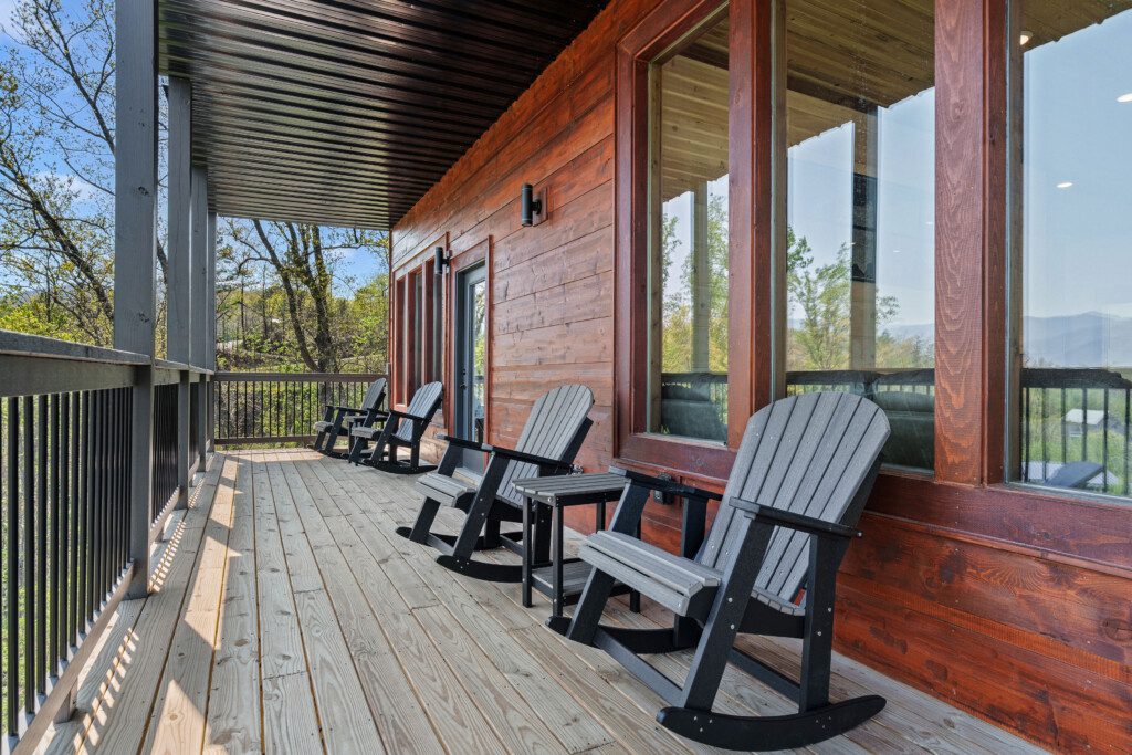 rooftop retreat gatlinburg rocking chairs